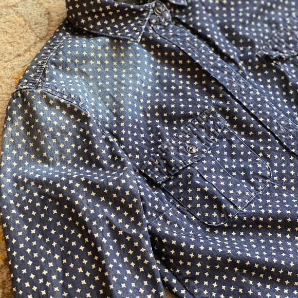 Star patterned chambray pocket button down size 2 - Picture 3 of 5